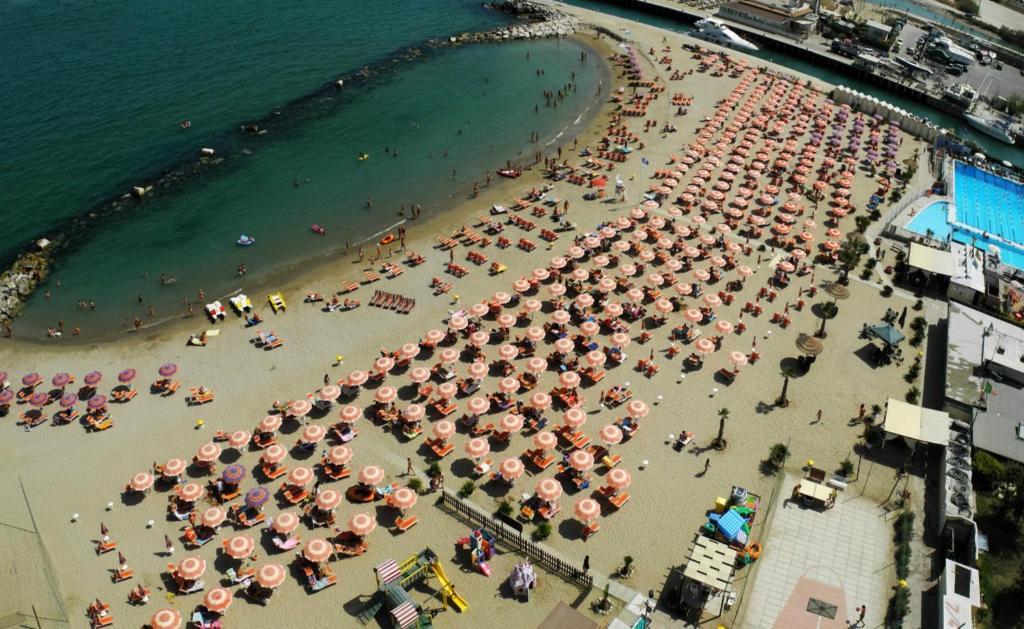Portoverde Beach Apartments Misano Adriatico Exterior photo
